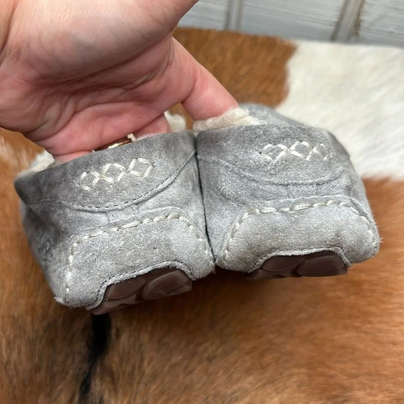 Womens UGG winter slippers size 5 check them out very nice thanks 🙏 - Picture 4 of 8